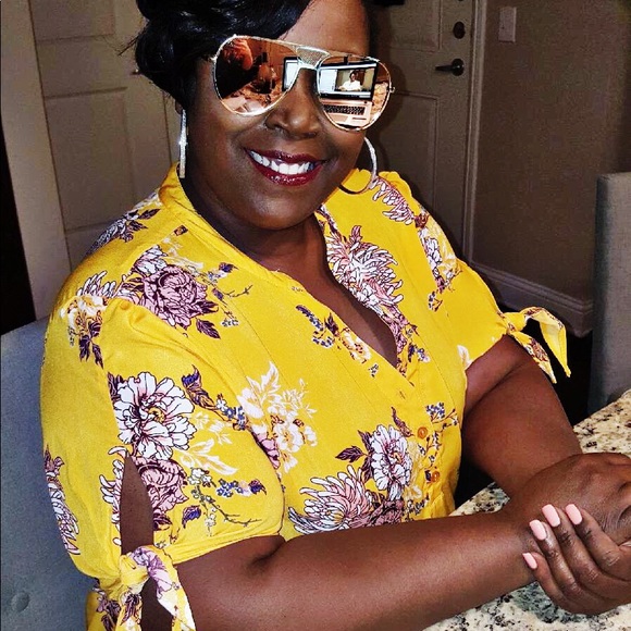 “Camilla” Celebrity Oversized Mirrored Aviators - Picture 2 of 4